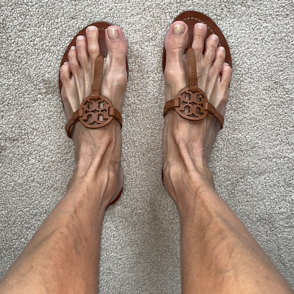 Authentic TORY BURCH Mini Miller thong flat sandal GENTLY USED!